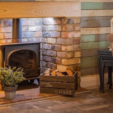 Den Of Joy Humberston Fitties Sleeps 6,Hot Tub,Log Burner Villa คลีทอร์ปส์ ภายนอก รูปภาพ