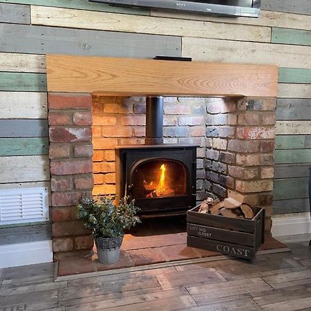 Den Of Joy Humberston Fitties Sleeps 6,Hot Tub,Log Burner Villa คลีทอร์ปส์ ภายนอก รูปภาพ