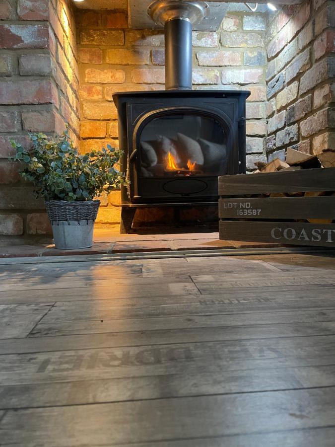 Den Of Joy Humberston Fitties Sleeps 6,Hot Tub,Log Burner Villa คลีทอร์ปส์ ภายนอก รูปภาพ