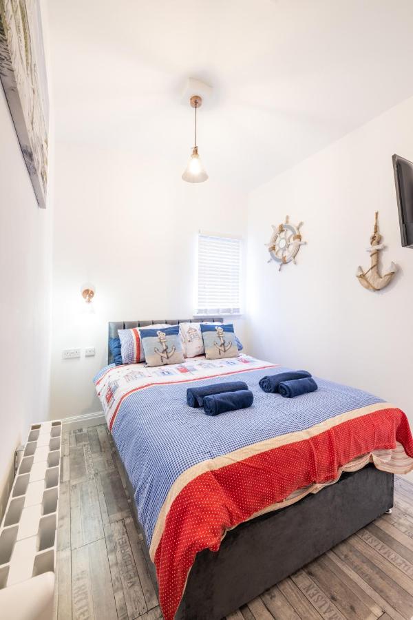 Den Of Joy Humberston Fitties Sleeps 6,Hot Tub,Log Burner Villa คลีทอร์ปส์ ภายนอก รูปภาพ