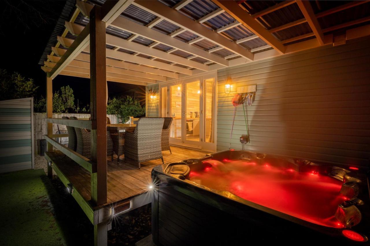Den Of Joy Humberston Fitties Sleeps 6,Hot Tub,Log Burner Villa คลีทอร์ปส์ ภายนอก รูปภาพ