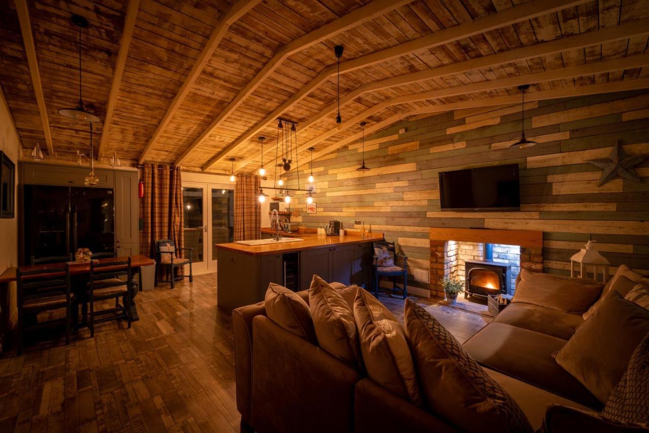 Den Of Joy Humberston Fitties Sleeps 6,Hot Tub,Log Burner Villa คลีทอร์ปส์ ภายนอก รูปภาพ