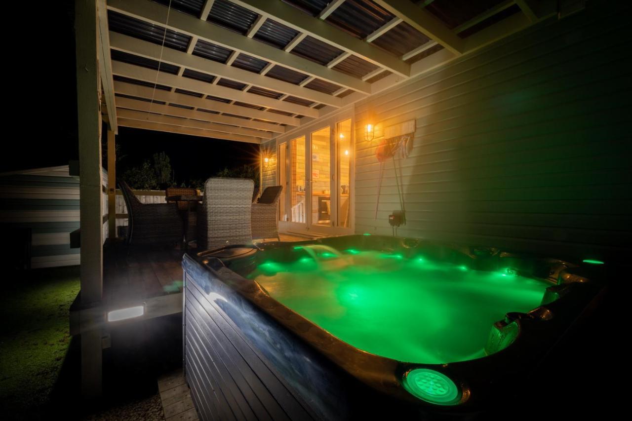 Den Of Joy Humberston Fitties Sleeps 6,Hot Tub,Log Burner Villa คลีทอร์ปส์ ภายนอก รูปภาพ