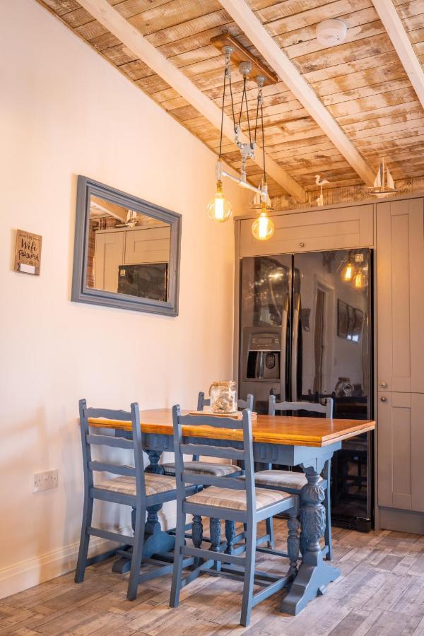 Den Of Joy Humberston Fitties Sleeps 6,Hot Tub,Log Burner Villa คลีทอร์ปส์ ภายนอก รูปภาพ
