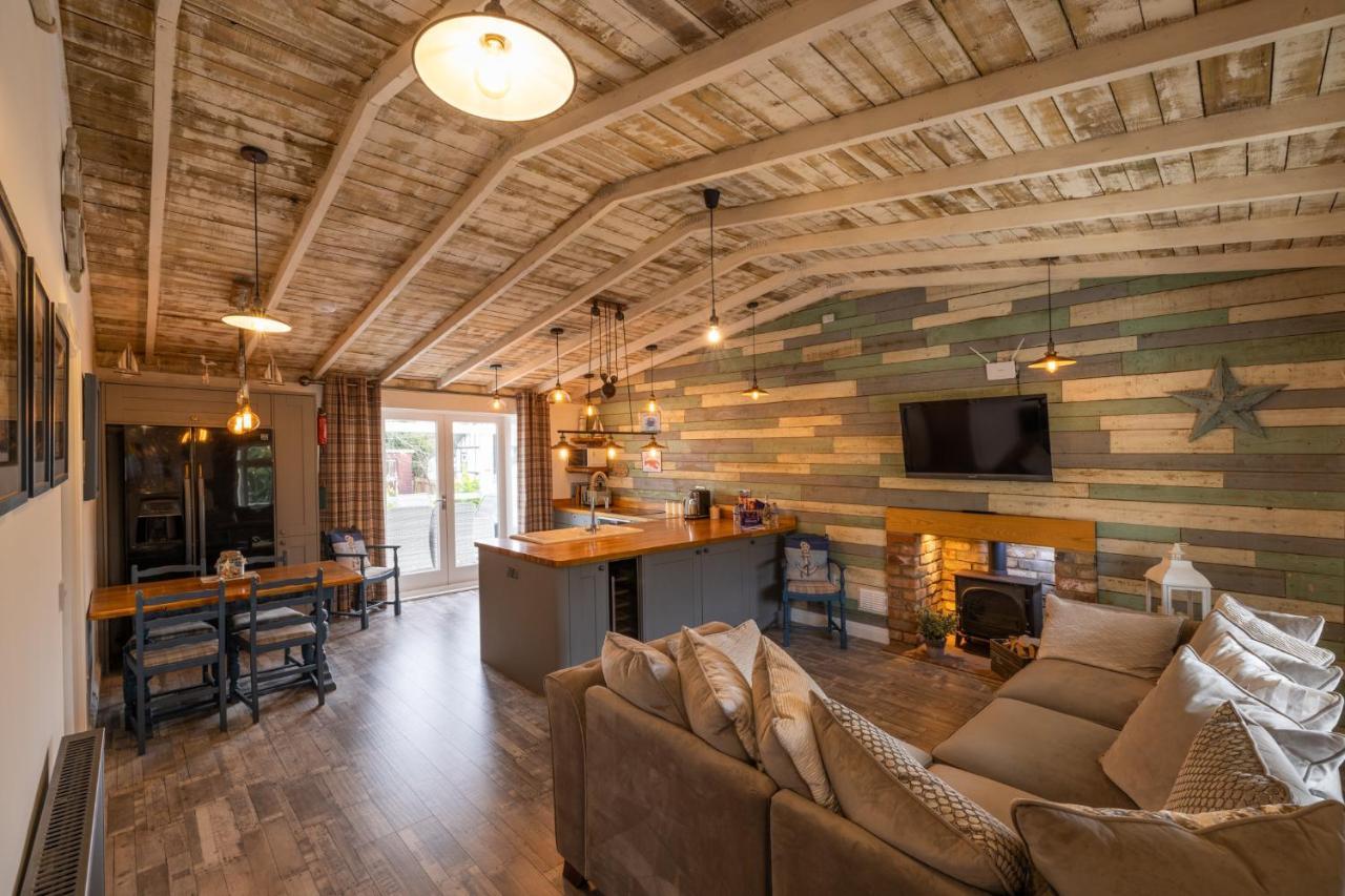 Den Of Joy Humberston Fitties Sleeps 6,Hot Tub,Log Burner Villa คลีทอร์ปส์ ภายนอก รูปภาพ
